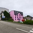 stockphoto, stockfoto, funny purple French house, gek paars Frans huis, weg, road, zebrapad