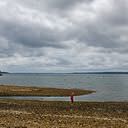 stockphoto, stockfoto, kust, baai, coast, bay, empty sea landscape with one person, zeelandschap met n persoon, rotsen, cliff, grijze wolkenhemel, grey clouds
