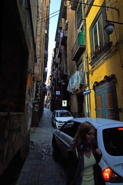 Napels, steeg, auto, dame in steeg, car, alley, girl in alley